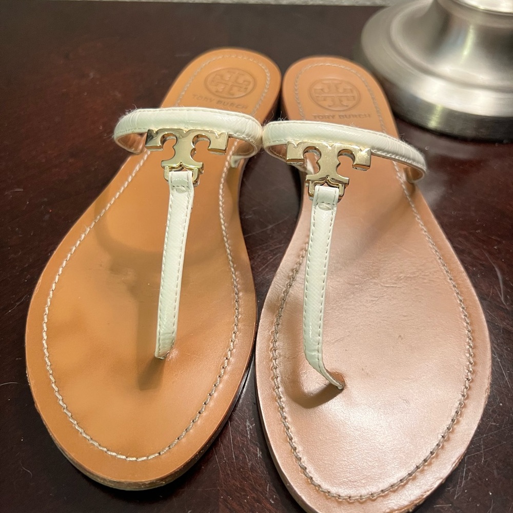 Tory burch cute summer sandals. Dress up or casual with gold hardware.